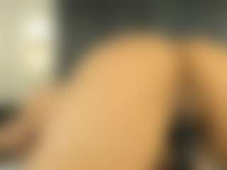 Live cam show with Tamralyn - Spank on Camsoda