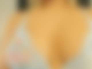 Live cam show with Tamralyn - Shaved Pussy on Camsoda