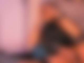 Live-Cam-Show mit MadissonAbondaxCR - Drinking auf Camsoda
