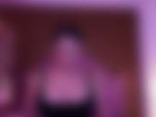 Live cam show with Vaiolet-hot - Athletic on Mixed Magazine Live