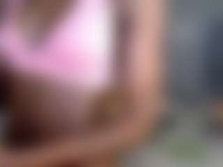 Live-Cam-Show mit Barbiecharm - Striptease auf Camsoda