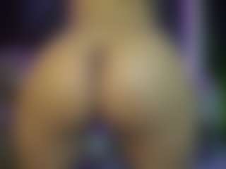 Live cam show with CarolinaPetra - Camel Toe on Camsoda