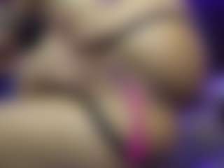 Live cam show with CarolinaPetra - Solo on livesuperchat.net