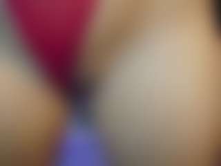 Show en direct avec CarolinaPetra - Girly sur Camsoda