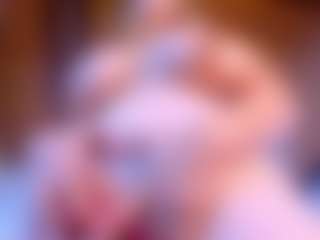 Live cam show with TiffanyHoustton - Flashing on AdultVida.com