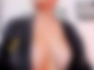 Live cam show with TiffanyHoustton - Petite on Camsoda