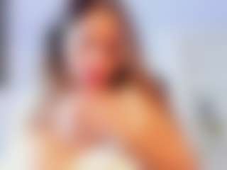 Live cam show with TiffanyHoustton - Petite on AdultVida.com