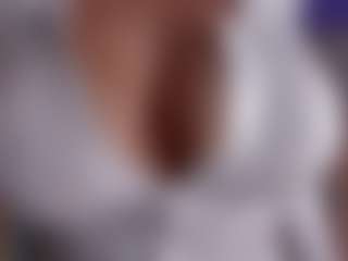 Evaa's Live Sex Cam Show