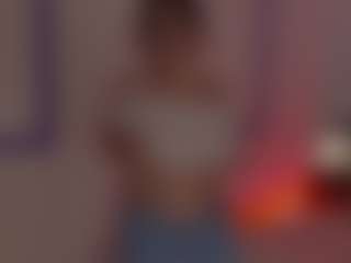 Evaa's Live Sex Cam Show