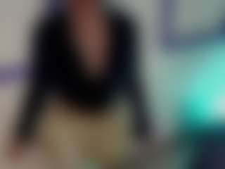 Live cam show with Evaa - Public Curvy on SinfulBabes