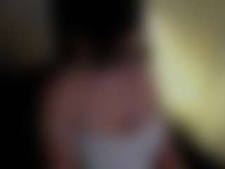 Live cam show with Evaa - Flash on madthumbs