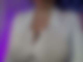 Live cam show with Evaa - Shaved Pussy on luckytryst.com