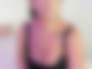 Live cam show with Evaa - Public on Latina Girls