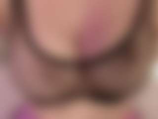 Live cam show with Evaa - Camel Toe on Camsoda