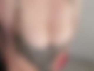 Evaa's Live Sex Cam Show