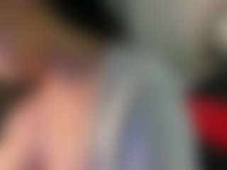 Live cam show with Evaa - Shaved Pussy on Cam Slut