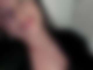 Live cam show with Evaa - Nipple Play on Dolls Live