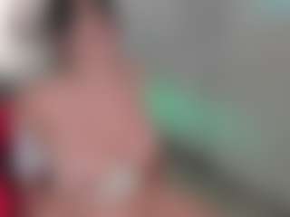 Live cam show with Evaa - Fingers on Camsoda