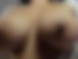 Evaa's Live Sex Cam Show