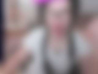 Live cam show with KamillaMoro - Oil on xxxlivecams.org