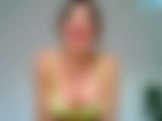 Live cam show with britishlatina - Mature on live18s.com
