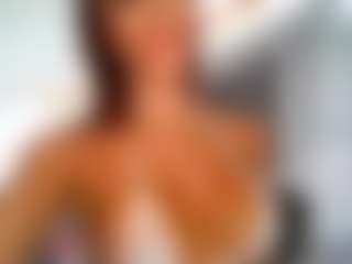 Live cam show with British Latina - Mature MILF on Camiplay Live