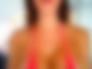 Live cam show with British Latina - Spy Petite on Camsoda
