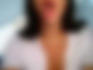 Live cam show with British Latina - Petite on Camsoda