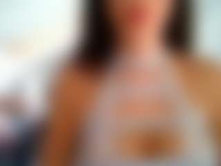 Live cam show with British Latina - Smart on Camsoda