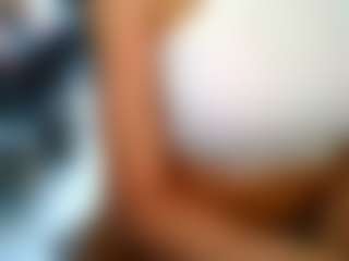 Live cam show with British Latina - Strip on Instabang