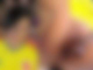 Live cam show with MelanyHolsen - Skinny on CamwithHer