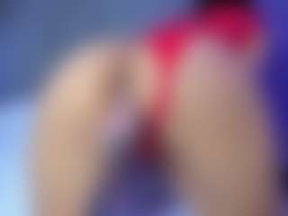 Live cam show with MelanyHolsen - Brown Eyes on TottyGirls