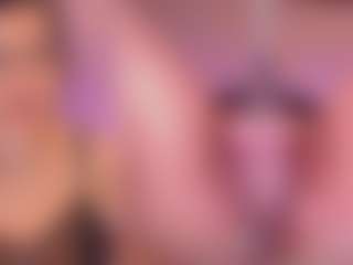 Live cam show with MelanyHolsen - Teen (18+) on Camsoda