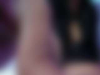 Live cam show with MelanyHolsen - Teen (18+) on Camsoda