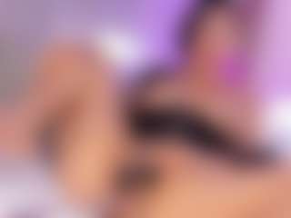 Live cam show with MelanyHolsen - Shaved Pussy on Camsoda