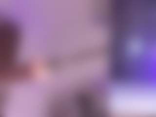 Live cam show with MelanyHolsen - Young Adult on Streamer API