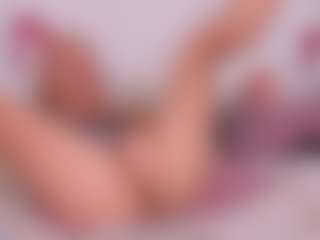 Live cam show with LanaReals - Moaning on StripNow
