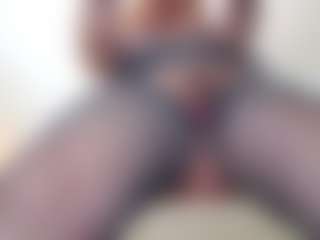 Live cam show with MsHairyQ - Red Hair on Fapmatic.com