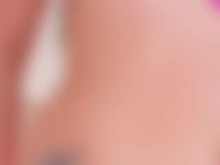 Live cam show with NahimiThompson - Small Tits on AdultVida.com