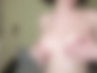 Live cam show with Londa - Nipple Play on Camsoda