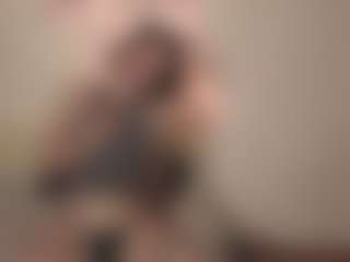 Live cam show with Londa - Nipple Play on Camsoda