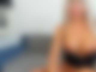 Live cam show with BlueEyesDesire - Middle Aged on CamwithHer
