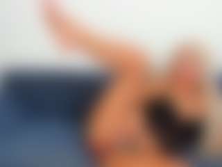 BlueEyesDesire's Live Sex Cam Show