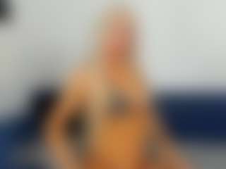 Live cam show with BlueEyesDesire - Flashing on Hubzter Live