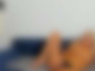 BlueEyesDesire's Live Sex Cam Show
