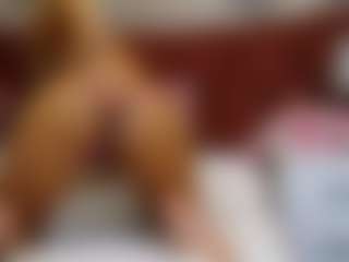 Live cam show with BlueEyesDesire - Deepthroat on slutload