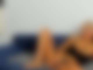 Live cam show with BlueEyesDesire - Mature on AdultVida.com