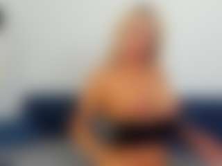 Live cam show with BlueEyesDesire - Mature on Cam Slut