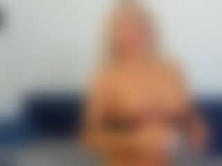 BlueEyesDesire's Live Sex Cam Show