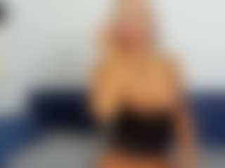 Live cam show with BlueEyesDesire - Smoking on CamClone